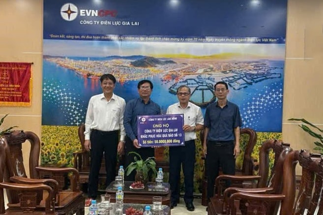 Công ty Điện lực Lâm Đồng hỗ trợ Công ty Điện lực Đắk Lắk và Gia Lai khắc phục thiệt hại sau bão số 13 1