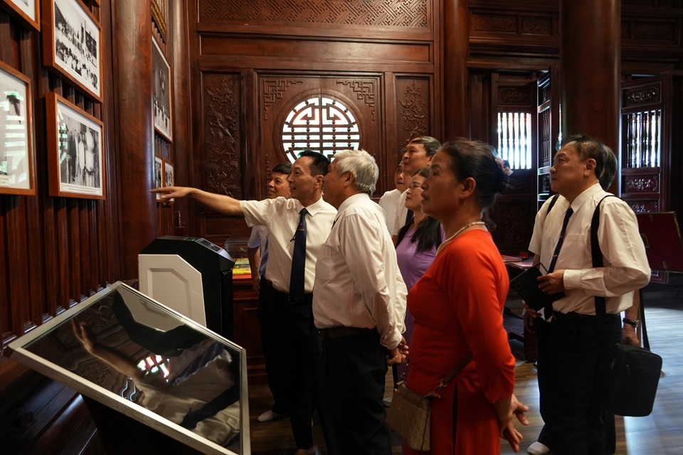 Công ty Điện lực Lào Cai dâng hương tưởng niệm Bác Hồ nhân dịp 67 năm ngày Bác về thăm nhà máy điện Lào Cai 2