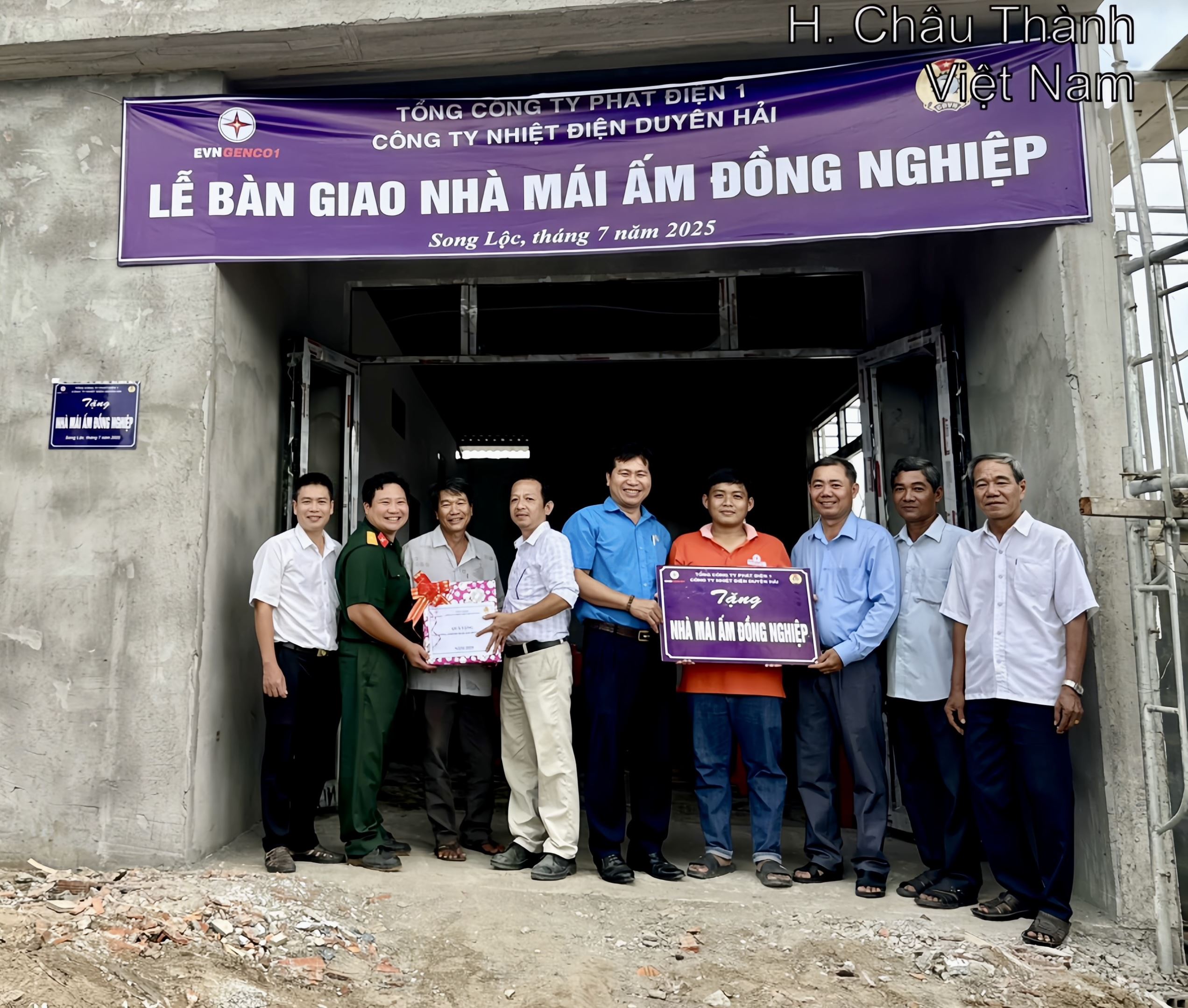 Công ty Nhiệt điện Duyên Hải bàn giao 2 căn nhà