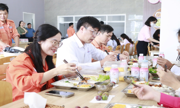 CÔNG TY NHIỆT ĐIỆN VĨNH TÂN: “BỮA CƠM CÔNG ĐOÀN” TIẾP THÊM NĂNG LƯỢNG CHO NGƯỜI LAO ĐỘNG