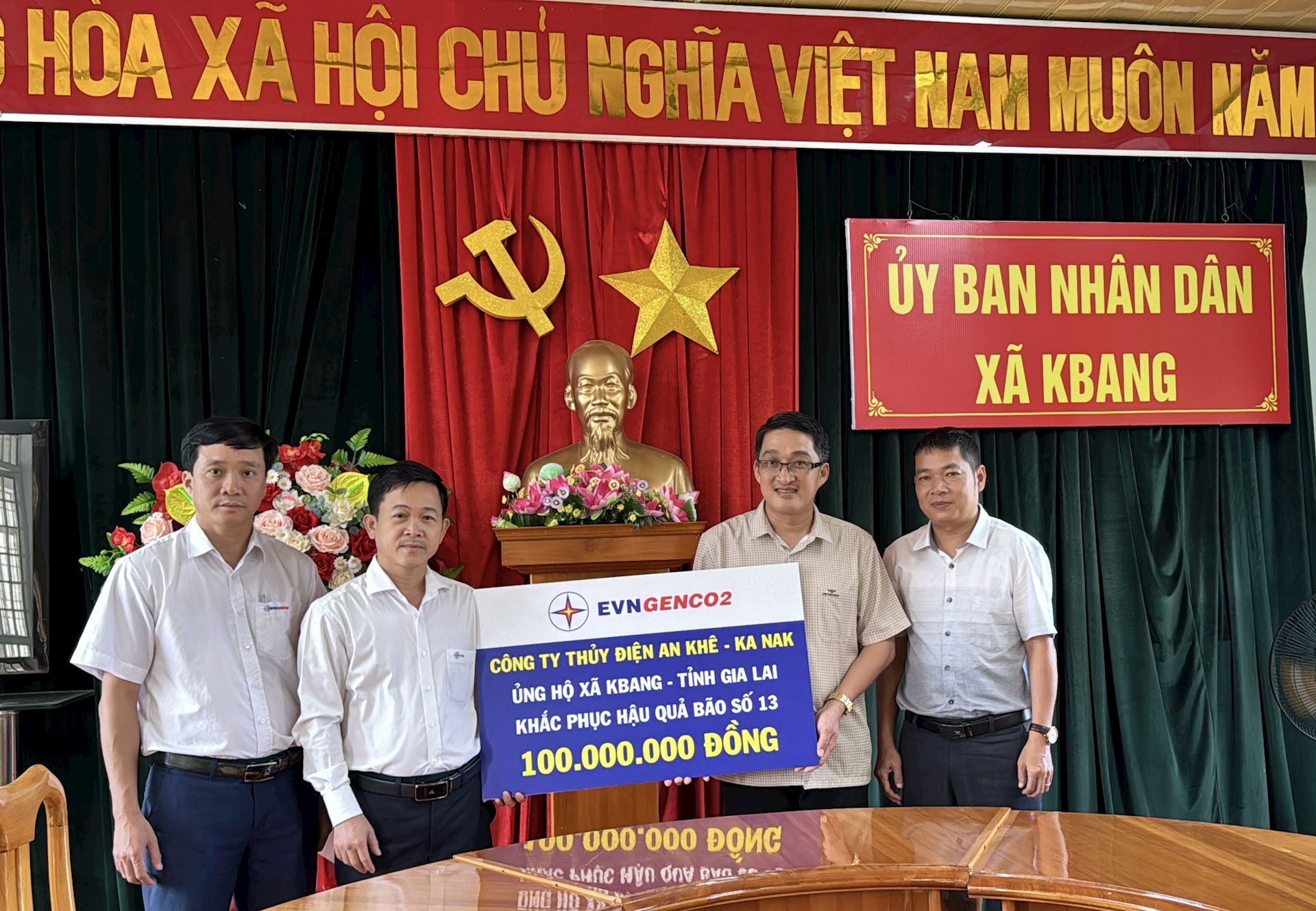 Công ty Thủy điện An Khê – Ka Nak ủng hộ hơn 500 triệu đồng giúp người dân Gia Lai vượt qua khó khăn sau bão số 13 2