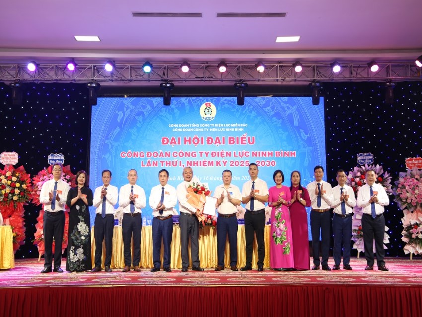 Đại hội Công đoàn Công ty Điện lực Ninh Bình lần thứ I nhiệm kỳ 2025-2030 : khẳng định tinh thần đoàn kết, ý chí quyết tâm của đoàn viên công đoàn sau sáp nhập. 2