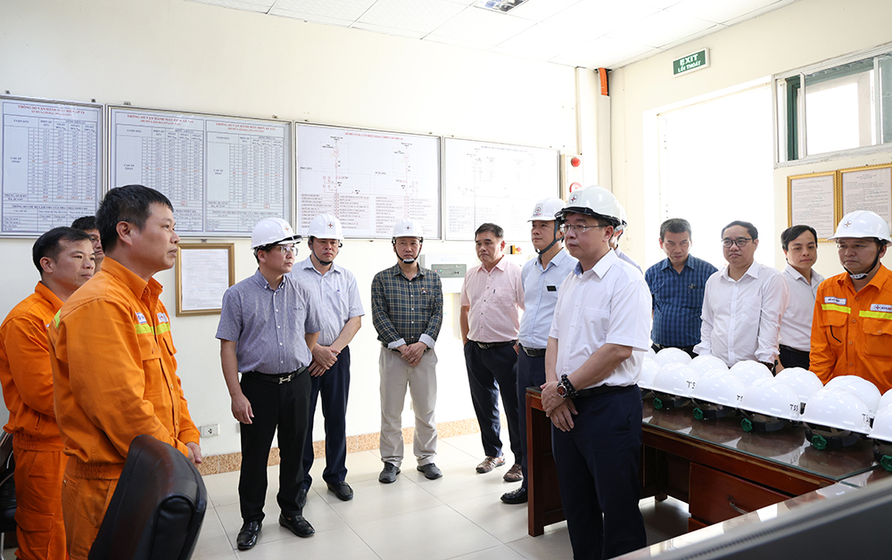 Đảm bảo truyền tải điện an toàn, liên tục, ổn định mùa nắng nóng là mục tiêu quan trọng nhất 2