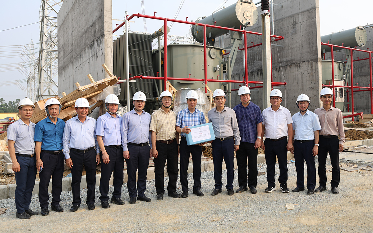 Đảng ủy EVN kiểm tra công trường dự án được chọn gắn biển chào mừng Đại hội Đảng bộ EVN lần thứ IV 1