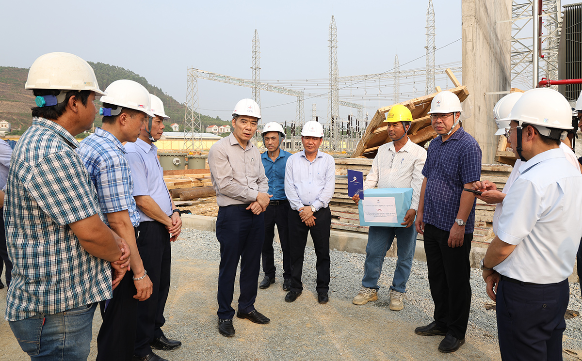 Đảng ủy EVN kiểm tra công trường dự án được chọn gắn biển chào mừng Đại hội Đảng bộ EVN lần thứ IV 3