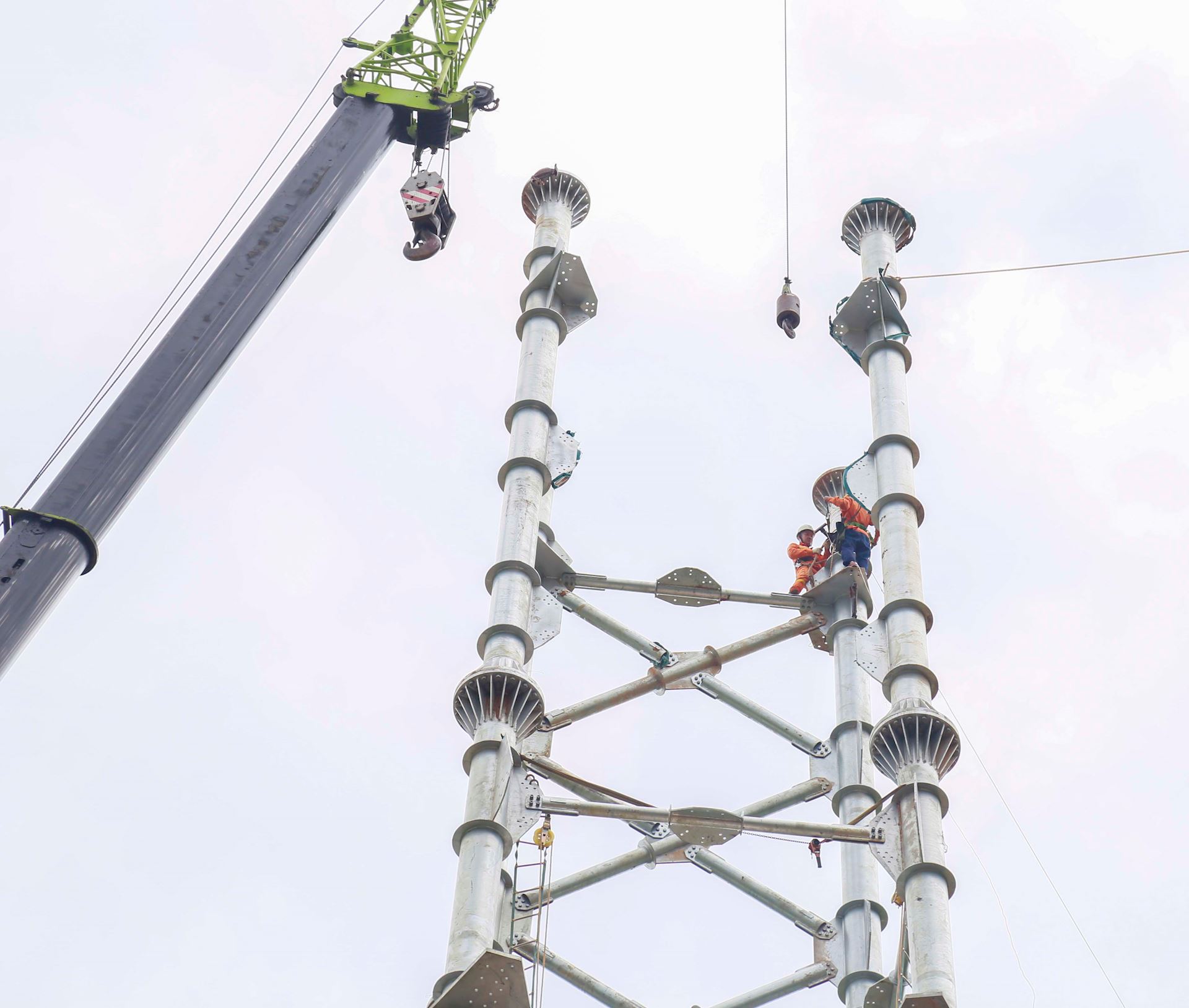 Đảng ủy EVN thăm hỏi, động viên người lao động thi công đường dây 500kV Lào Cai – Vĩnh Yên 5