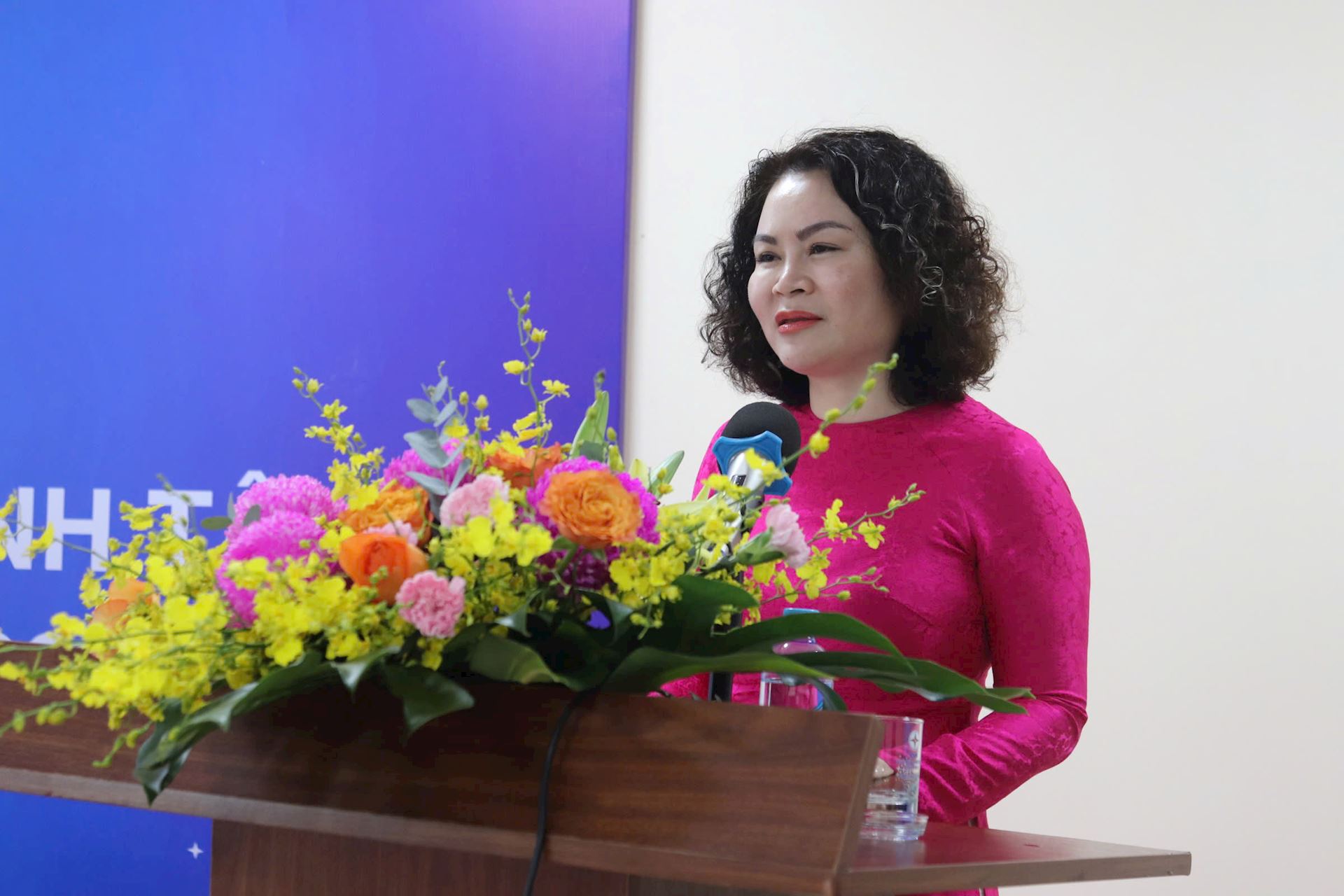 ĐẶT NGƯỜI LAO ĐỘNG LÀ TRUNG TÂM TRONG MỌI QUYẾT SÁCH 1