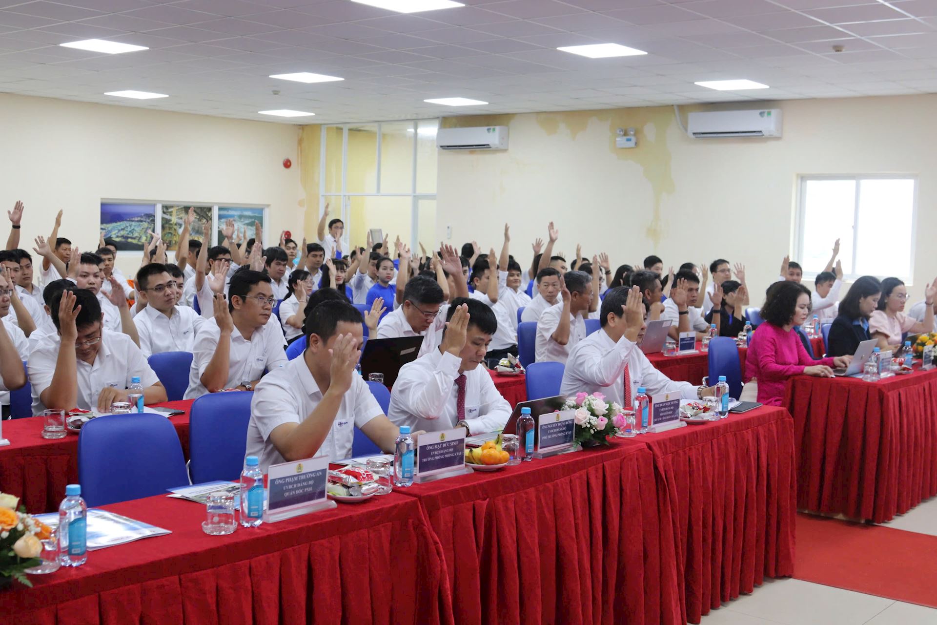 ĐẶT NGƯỜI LAO ĐỘNG LÀ TRUNG TÂM TRONG MỌI QUYẾT SÁCH 2