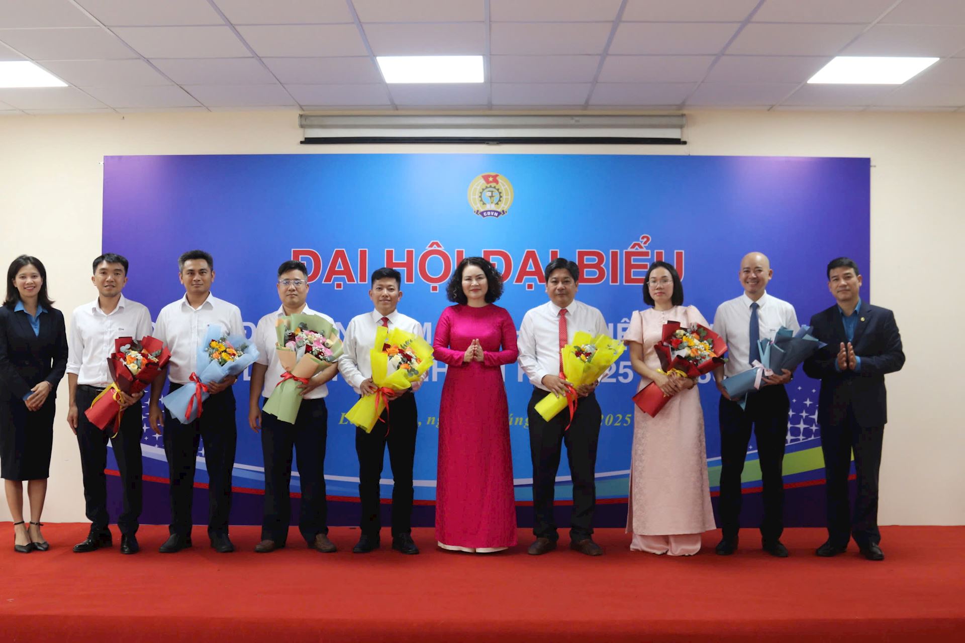 ĐẶT NGƯỜI LAO ĐỘNG LÀ TRUNG TÂM TRONG MỌI QUYẾT SÁCH 3