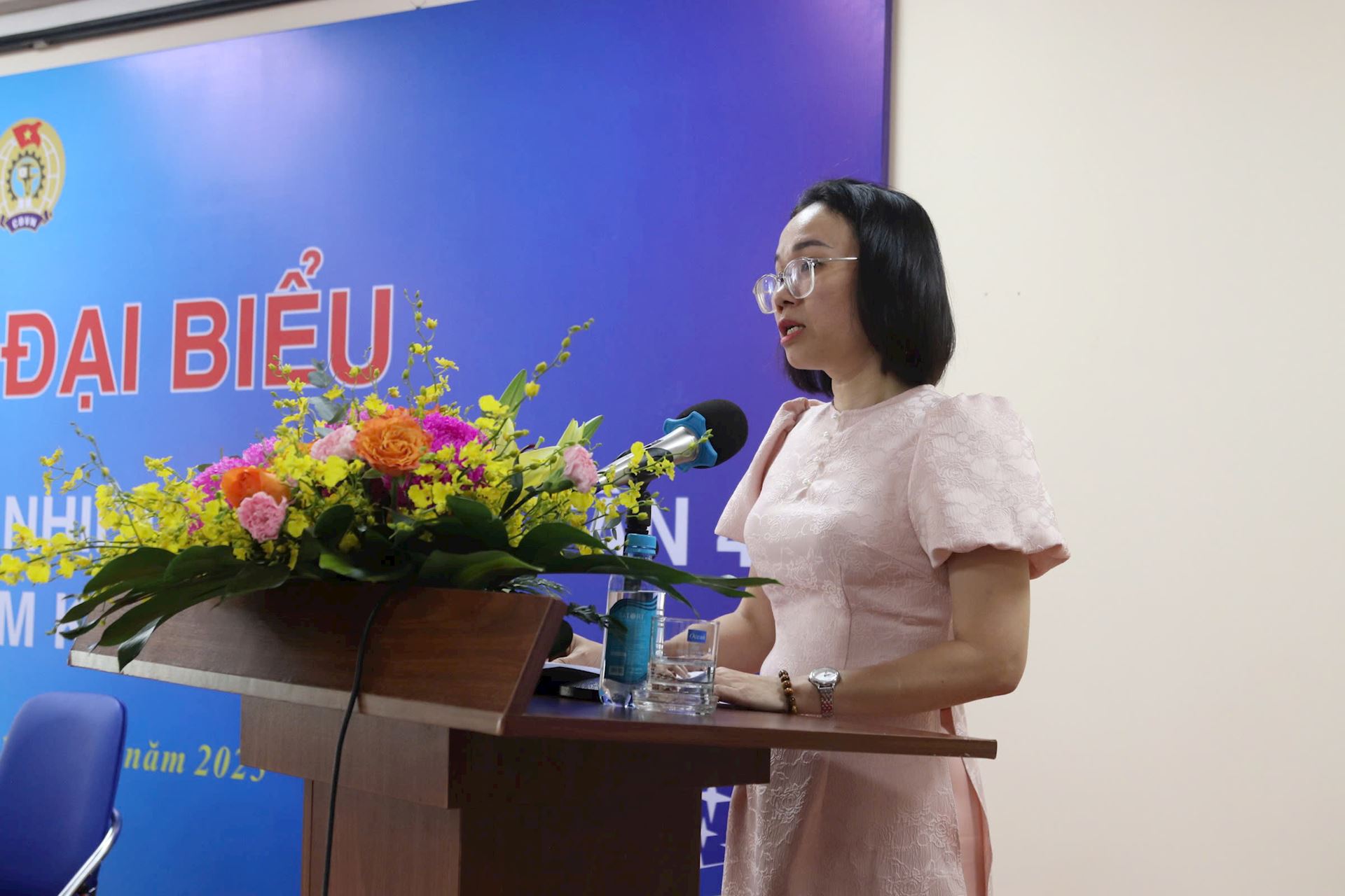 ĐẶT NGƯỜI LAO ĐỘNG LÀ TRUNG TÂM TRONG MỌI QUYẾT SÁCH 4