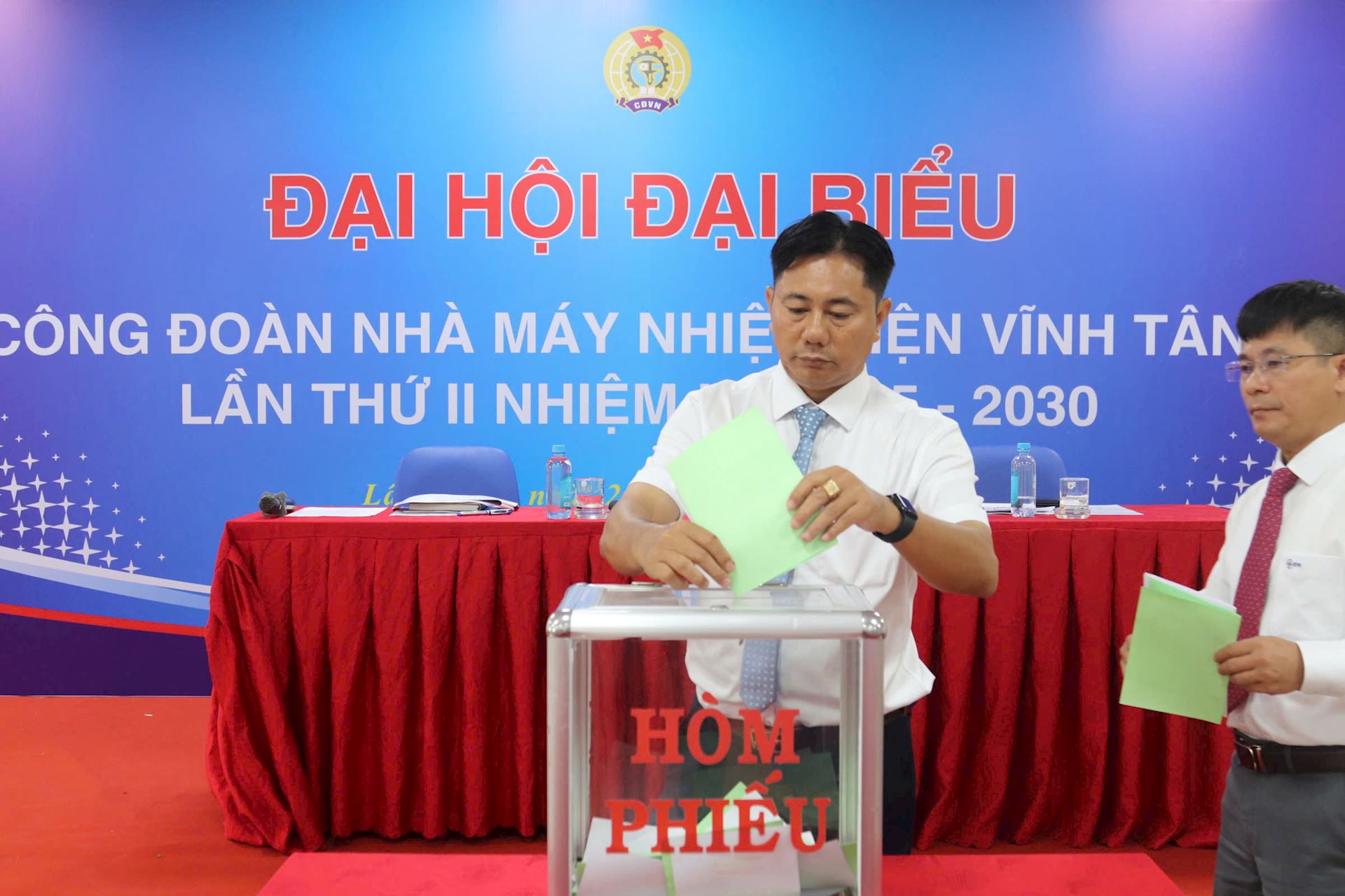 ĐẶT NGƯỜI LAO ĐỘNG LÀ TRUNG TÂM TRONG MỌI QUYẾT SÁCH 5