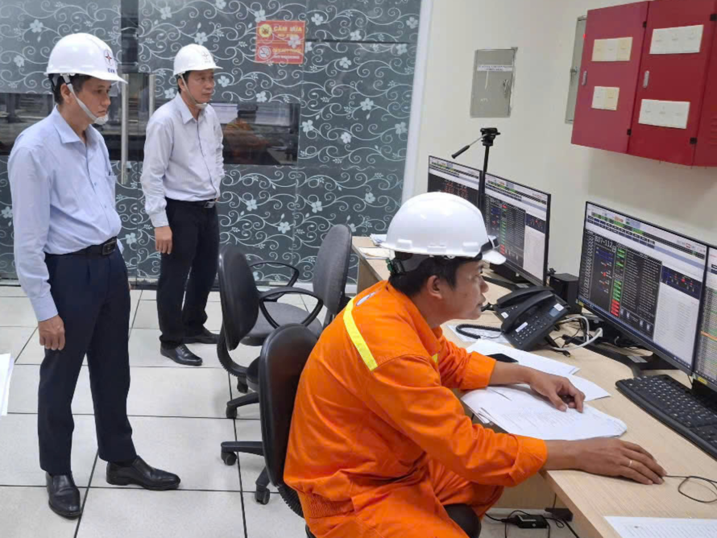 Đóng điện nghiệm thu công trình Lộ ra 110kV trạm 220kV Duyên Hải