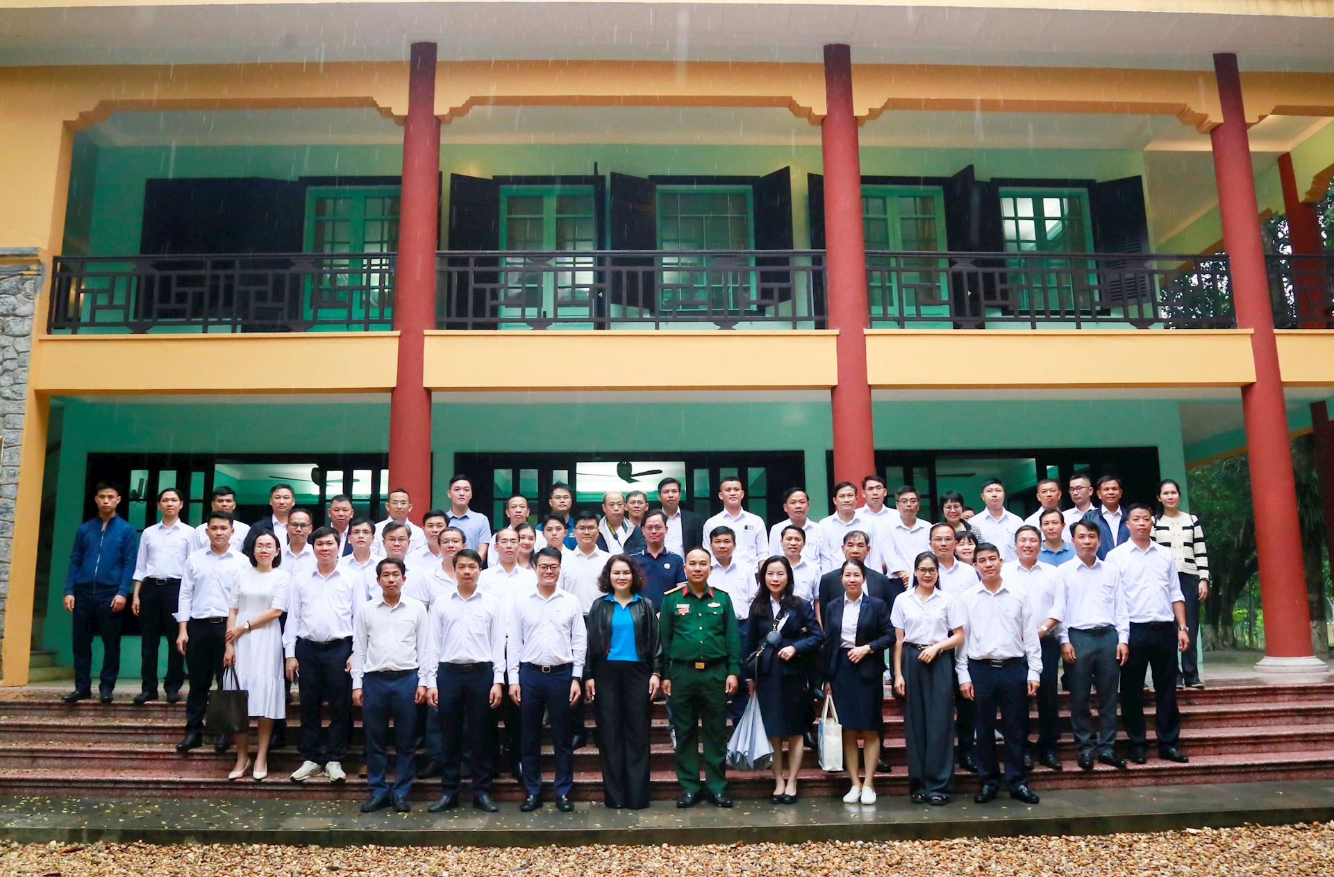 Đoàn Đại biểu Giảng viên giỏi EVN dâng hương tại khu di tích K9 – Đá chông. 3