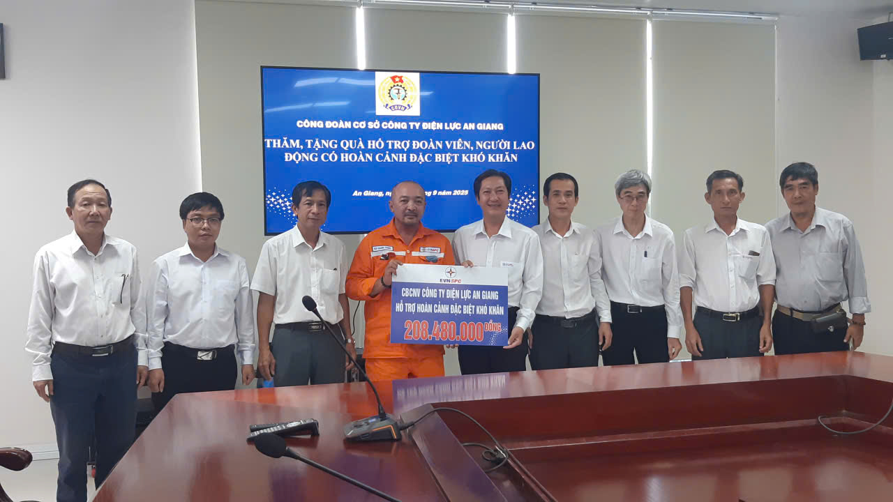 Đoàn viên, người lao động Công ty Điện lực An Giang tự nguyện quyên góp, hỗ trợ đồng nghiệp gặp khó khăn trên 200 triệu đồng 2