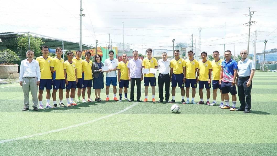 Đội bóng đá CĐ Điện lực Việt Nam tích cực tập luyện trước Giải CNVC 2025 2
