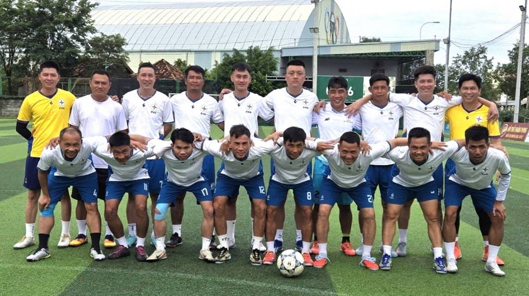 Đội bóng đá CĐ Điện lực Việt Nam tích cực tập luyện trước Giải CNVC 2025