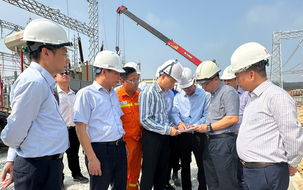 Đôn đốc tiến độ dự án truyền tải điện được chọn gắn biển chào mừng Đại hội Đảng bộ EVN lần thứ IV 