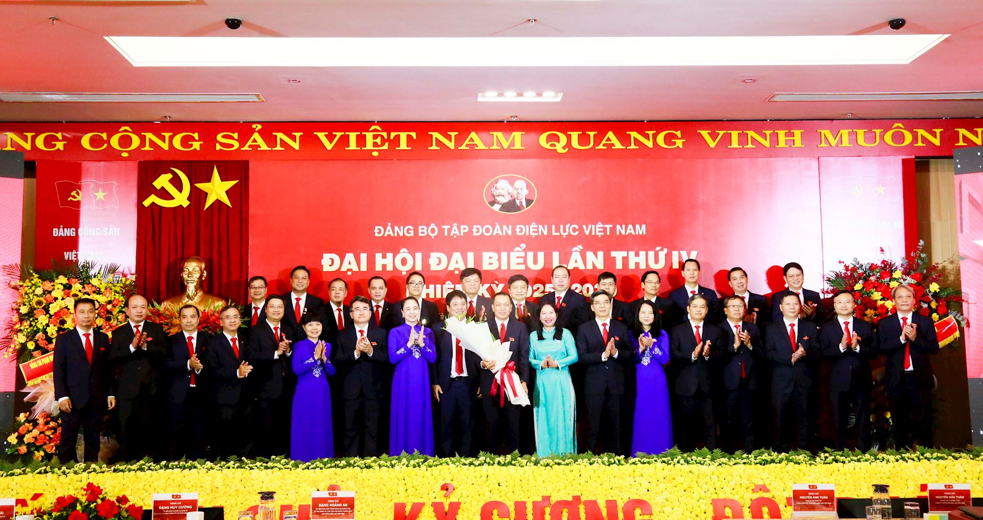 Đồng chí Đặng Hoàng An - Chủ tịch HĐTV EVN tiếp tục được tín nhiệm bầu là Bí thư Đảng ủy Tập đoàn nhiệm kỳ 2025-2030.  4