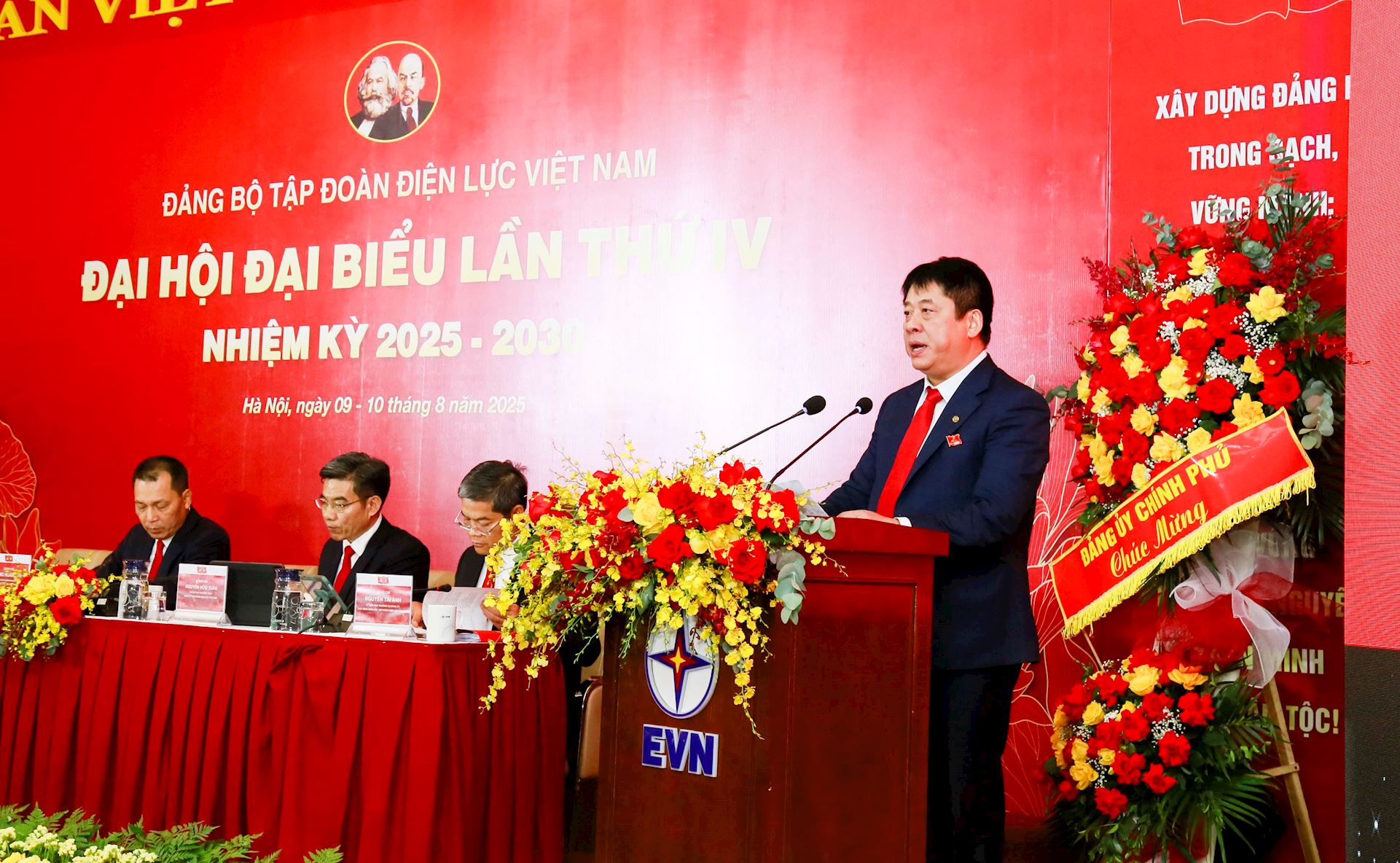 Đồng chí Đặng Hoàng An - Chủ tịch HĐTV EVN tiếp tục được tín nhiệm bầu là Bí thư Đảng ủy Tập đoàn nhiệm kỳ 2025-2030.  7
