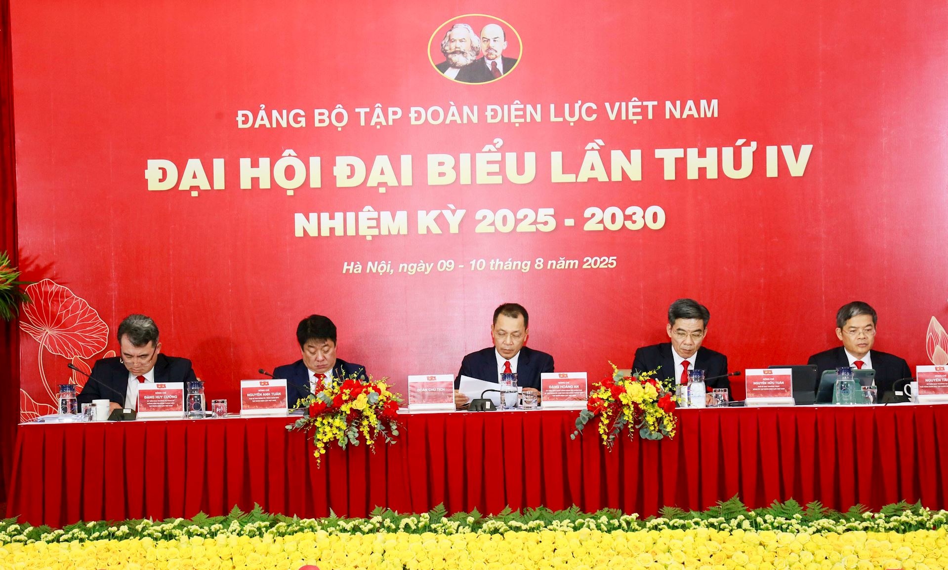 Đồng chí Đặng Hoàng An - Chủ tịch HĐTV EVN tiếp tục được tín nhiệm bầu là Bí thư Đảng ủy Tập đoàn nhiệm kỳ 2025-2030.  8