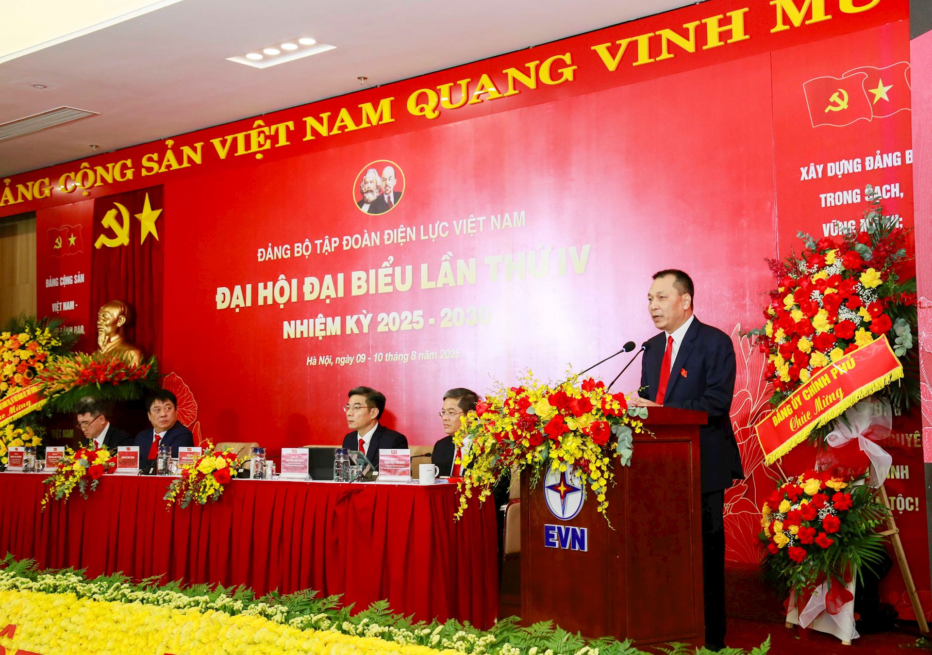 Đồng chí Đặng Hoàng An - Chủ tịch HĐTV EVN tiếp tục được tín nhiệm bầu là Bí thư Đảng ủy Tập đoàn nhiệm kỳ 2025-2030. 