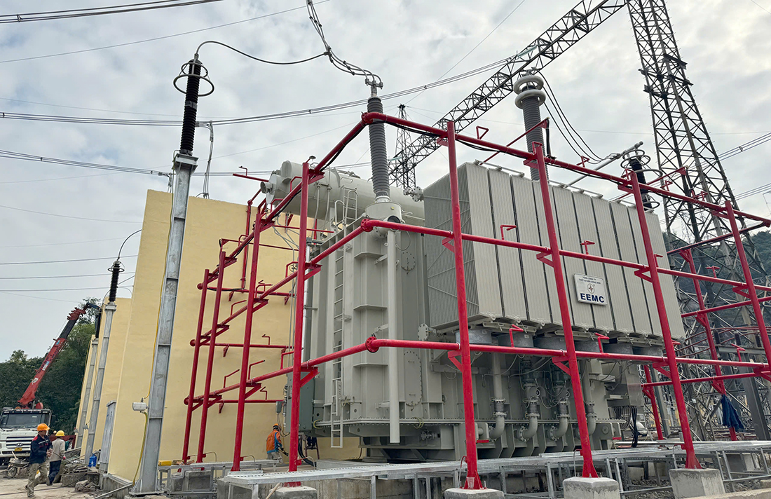 Đóng điện Dự án Nâng công suất Trạm biến áp 500kV Hòa Bình thiết thực chào mừng Đại hội Công đoàn Điện lực Việt Nam lần thứ VII 1