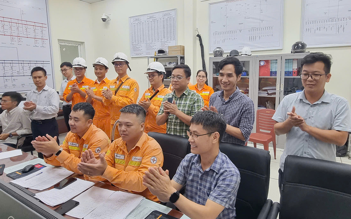 Đóng điện Dự án Trạm biến áp 500kV Vĩnh Yên và đường dây đấu nối – Công trình được chọn gắn biển chào mừng Đại hội Đảng bộ EVN lần thứ IV