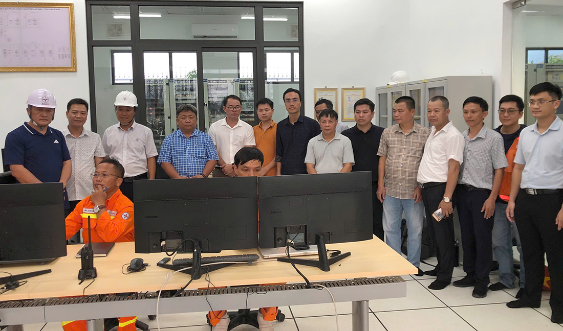 Đóng điện thành công Trạm biến áp 220kV Vũng Áng thuộc Dự án TBA 220kV Vũng Áng và đấu nối - Công trình đăng ký gắn biển chào mừng Đại hội Đảng bộ Chính phủ lần thứ I