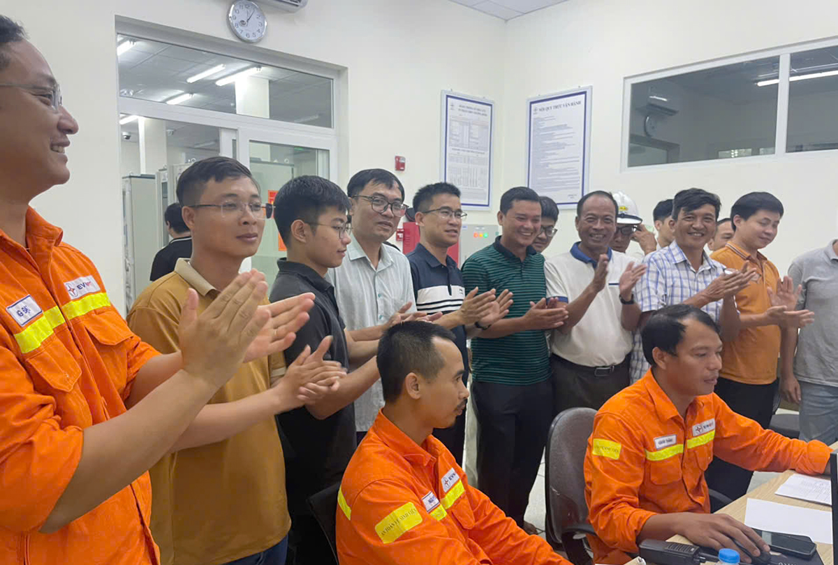 Đóng điện Trạm biến áp 220kV Dương Kinh chào mừng 96 năm thành lập Công đoàn Việt Nam