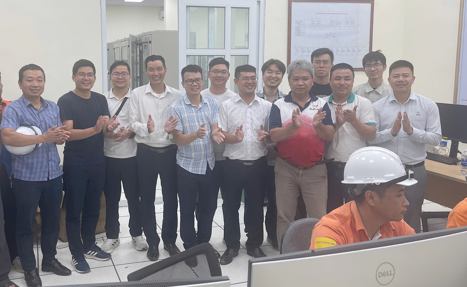 Đóng điện Trạm biến áp 220kV Vũ Thư và đường dây đấu nối thiết thực chào mừng Đại hội Đảng bộ EVN lần thứ IV