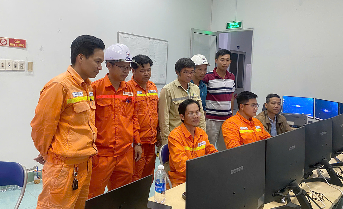 Đóng điện Trạm biến áp 500kV Thốt Nốt - chào mừng Đại hội Công đoàn Điện lực Việt Nam lần thứ VII 1