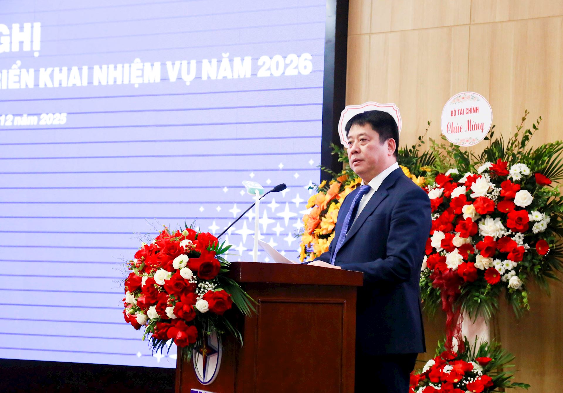 EVN đảm bảo cung cấp điện phục vụ phát triển kinh tế, xã hội của đất nước và nộp ngân sách ước đạt 26.351 tỷ đồng.  1