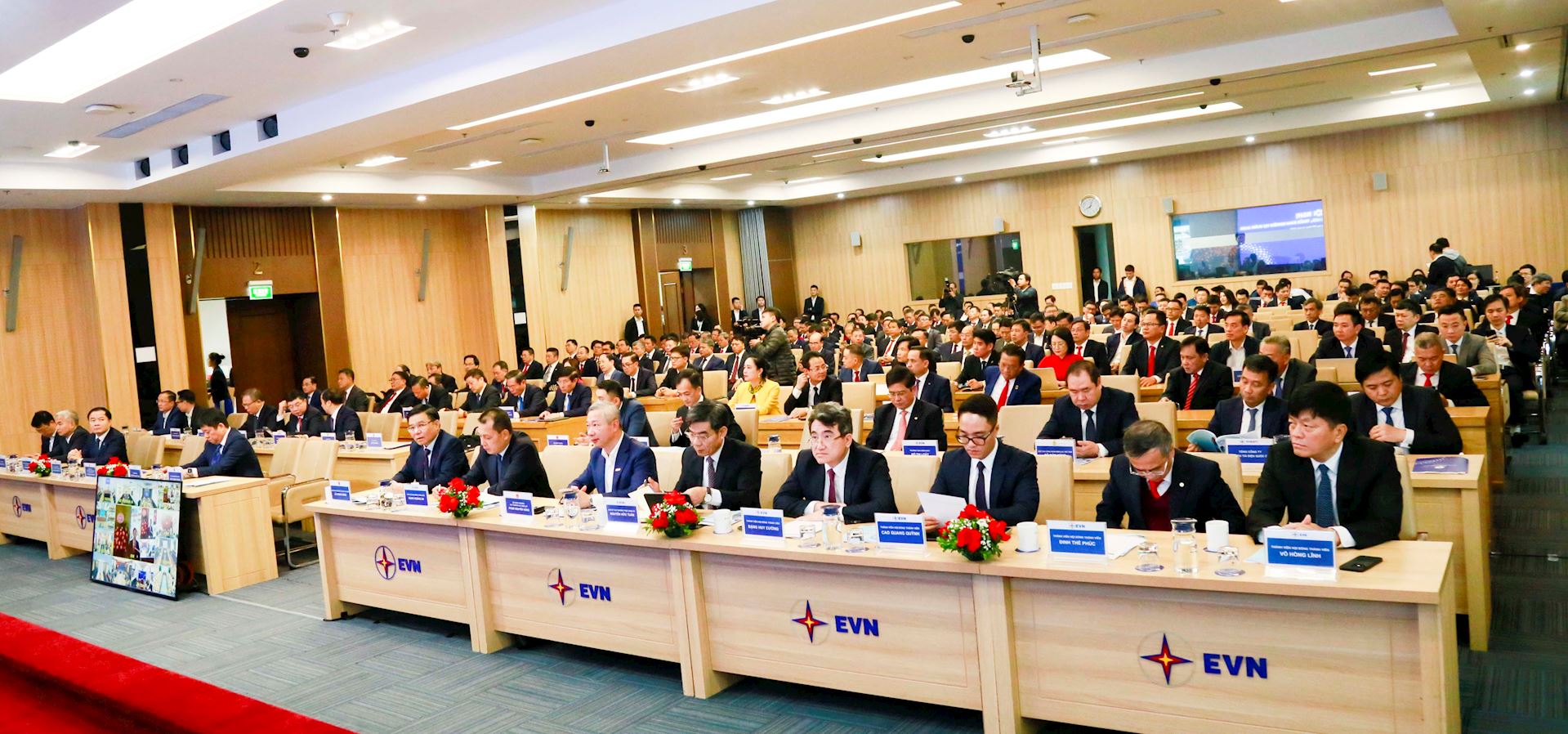 EVN đảm bảo cung cấp điện phục vụ phát triển kinh tế, xã hội của đất nước và nộp ngân sách ước đạt 26.351 tỷ đồng.  2