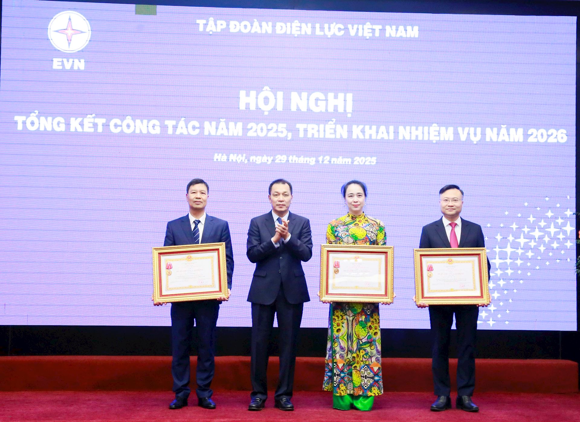 EVN đảm bảo cung cấp điện phục vụ phát triển kinh tế, xã hội của đất nước và nộp ngân sách ước đạt 26.351 tỷ đồng.  3