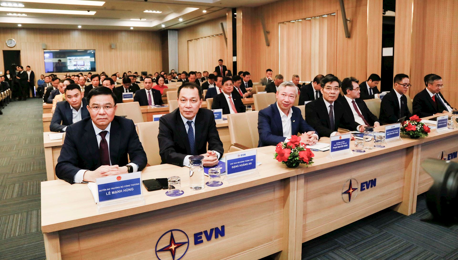 EVN đảm bảo cung cấp điện phục vụ phát triển kinh tế, xã hội của đất nước và nộp ngân sách ước đạt 26.351 tỷ đồng. 