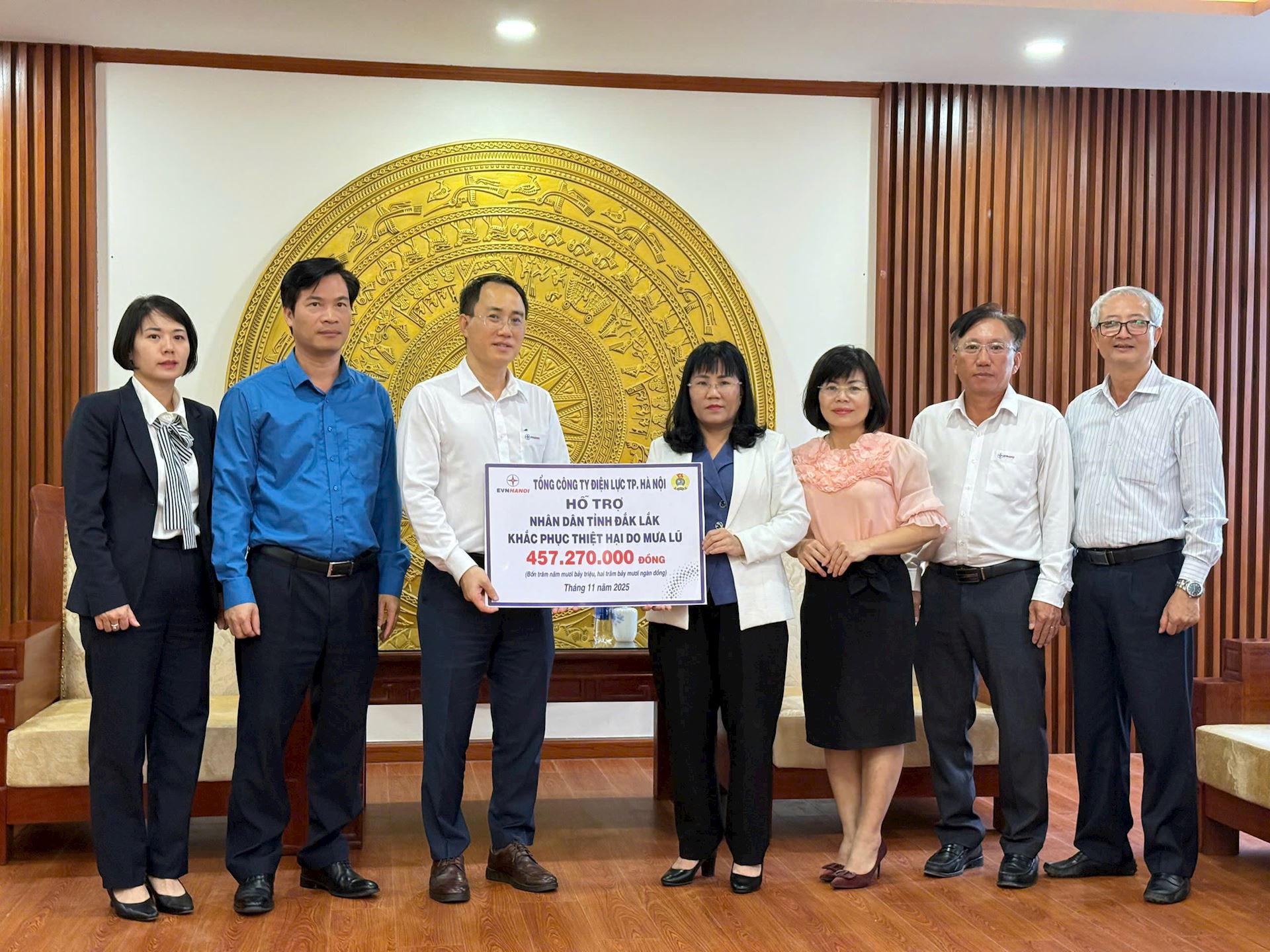 EVN Hà Nội ủng hộ hơn 857 triệu đồng hỗ trợ Đắk Lắk khắc phục thiệt hại do mưa lũ