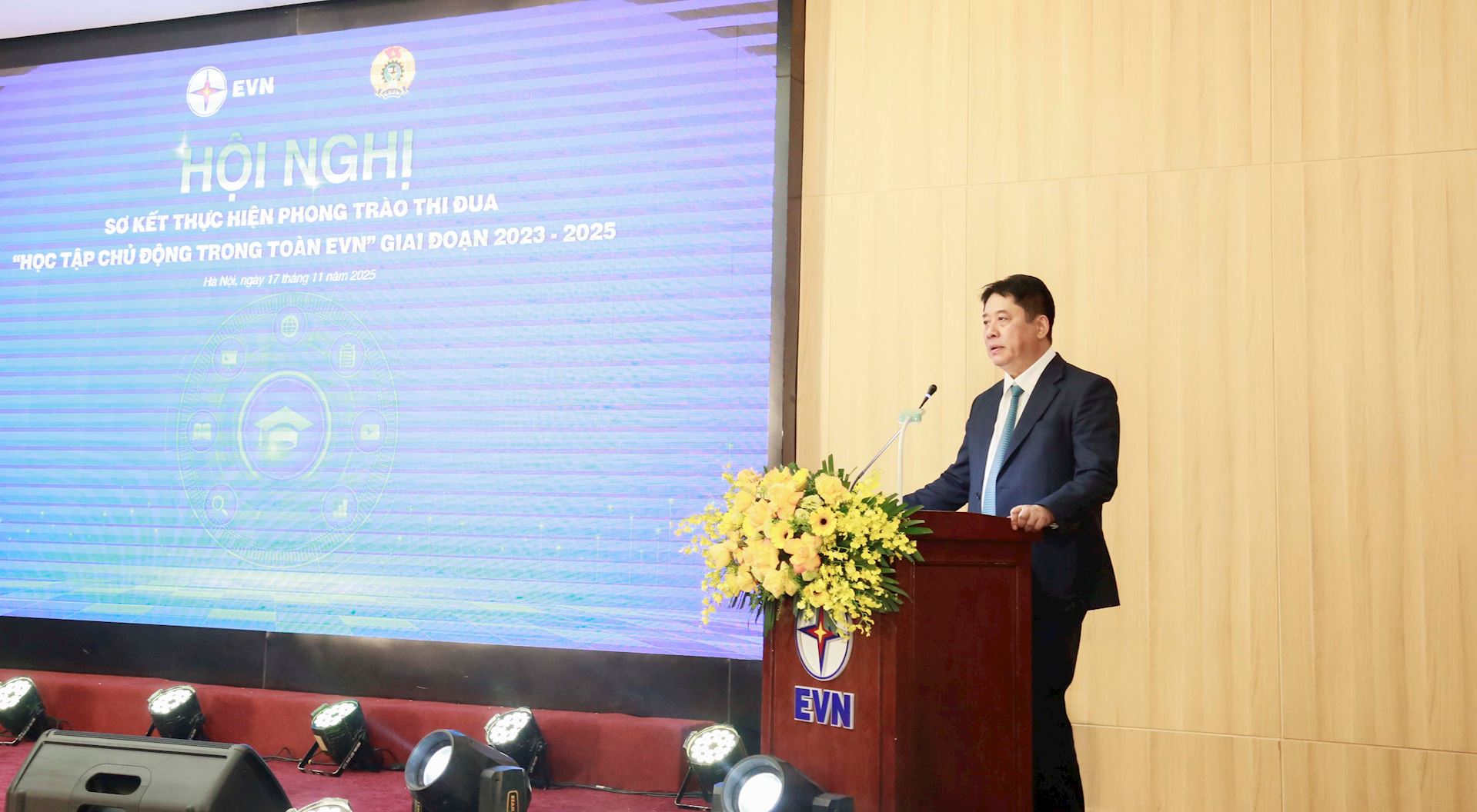 EVN khen thưởng 8 tập thể, 26 cá nhân và biểu dương 33 Giảng viên nội bộ giỏi năm 2025 1