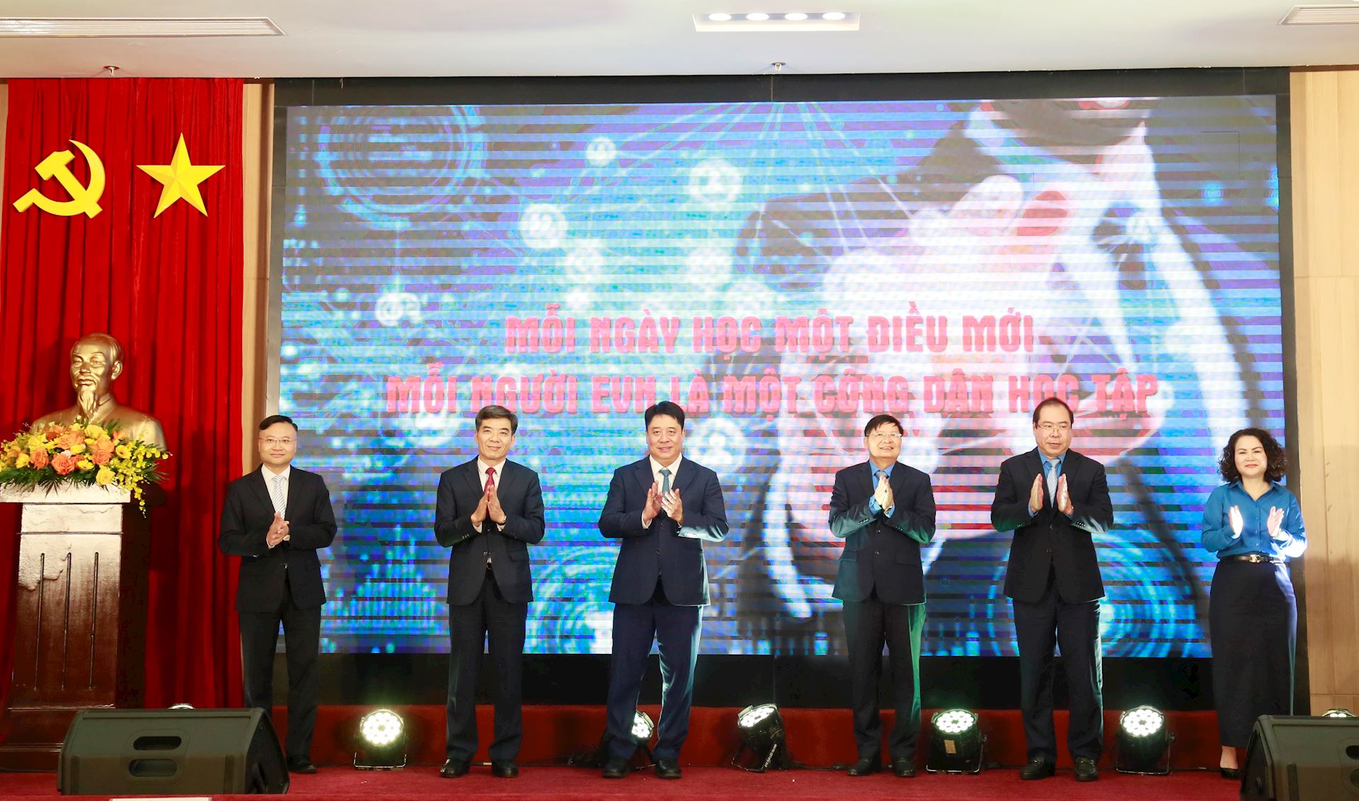 EVN khen thưởng 8 tập thể, 26 cá nhân và biểu dương 33 Giảng viên nội bộ giỏi năm 2025 3