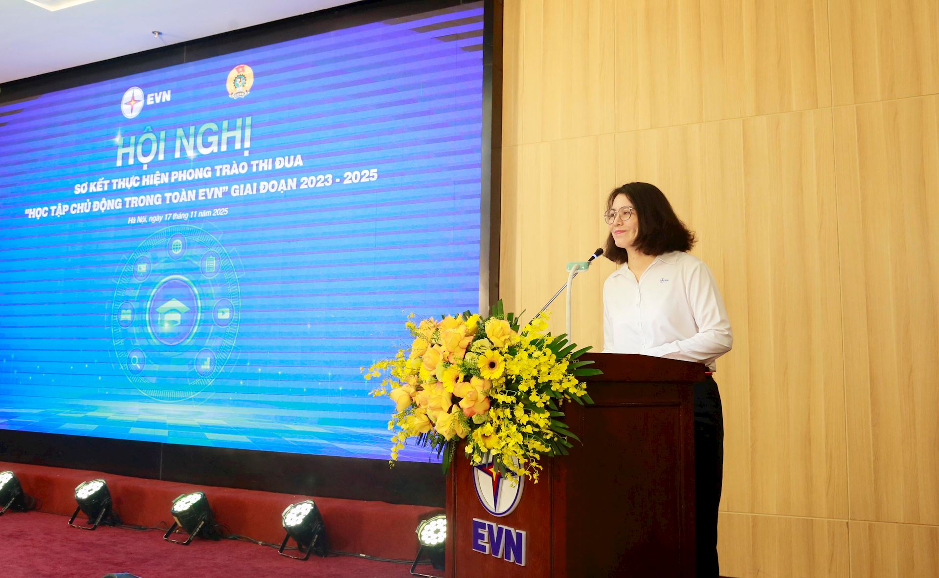 EVN khen thưởng 8 tập thể, 26 cá nhân và biểu dương 33 Giảng viên nội bộ giỏi năm 2025