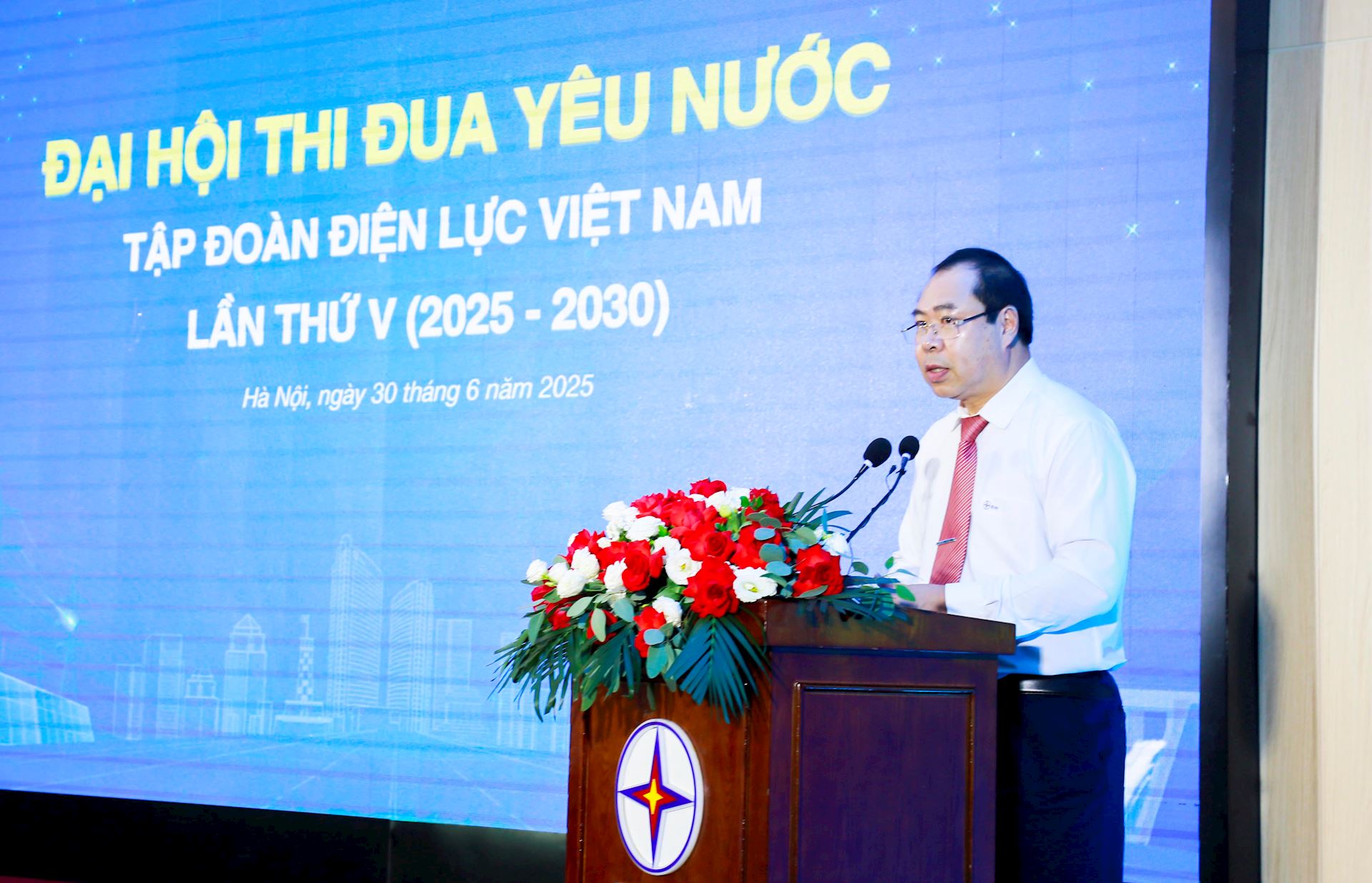 EVN phát động phong trào thi đua giai đoạn 2025 2030 với khẩu hiệu: Đoàn kết – Kỷ cương – Đột phá – Phát triển. 1