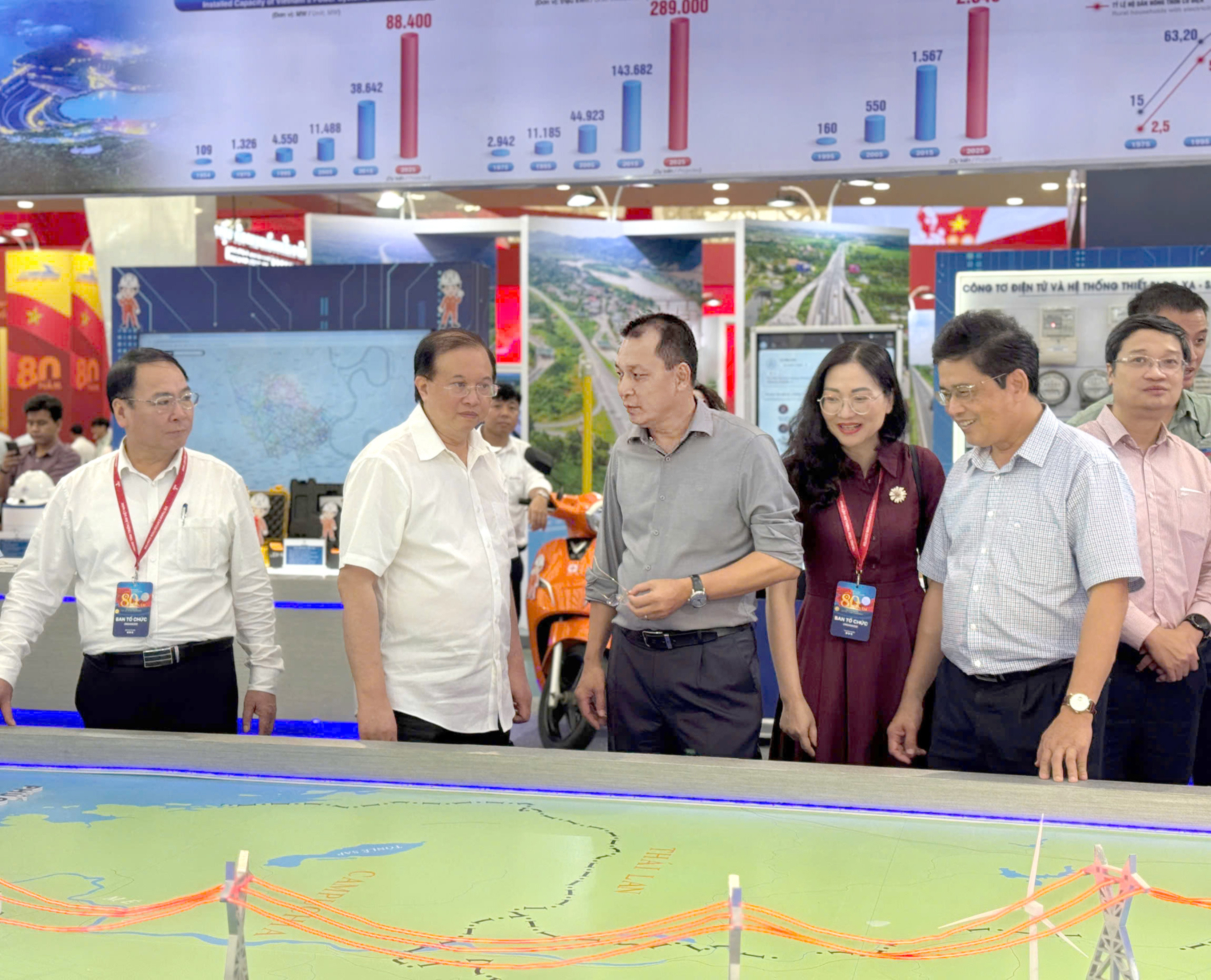 EVN tái hiện hệ thống điện quốc gia qua sa bàn, sử dụng thực tế ảo tại triển lãm kỷ niệm 80 năm Quốc khánh 1