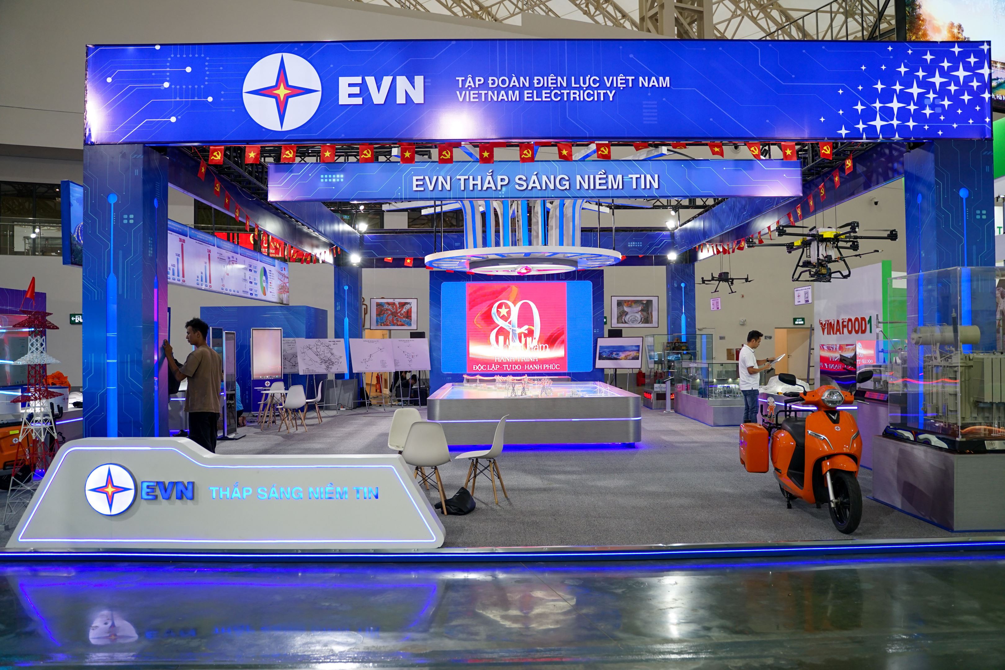 EVN tái hiện hệ thống điện quốc gia qua sa bàn, sử dụng thực tế ảo tại triển lãm kỷ niệm 80 năm Quốc khánh