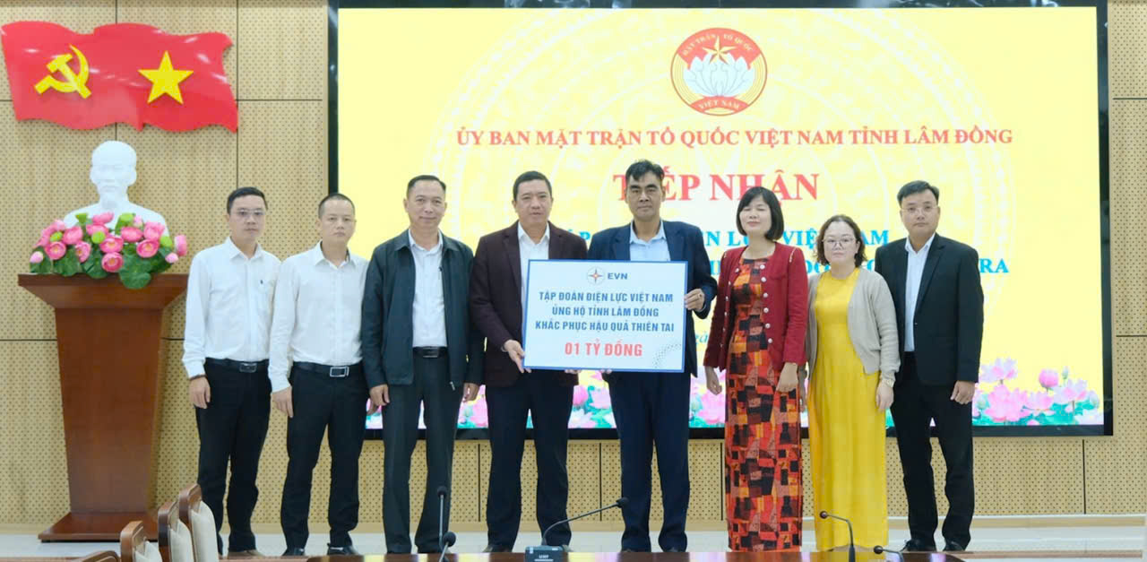 EVN TRAO 01 TỶ ĐỒNG HỖ TRỢ TỈNH LÂM ĐỒNG KHẮC PHỤC HẬU QUẢ THIÊN TAI