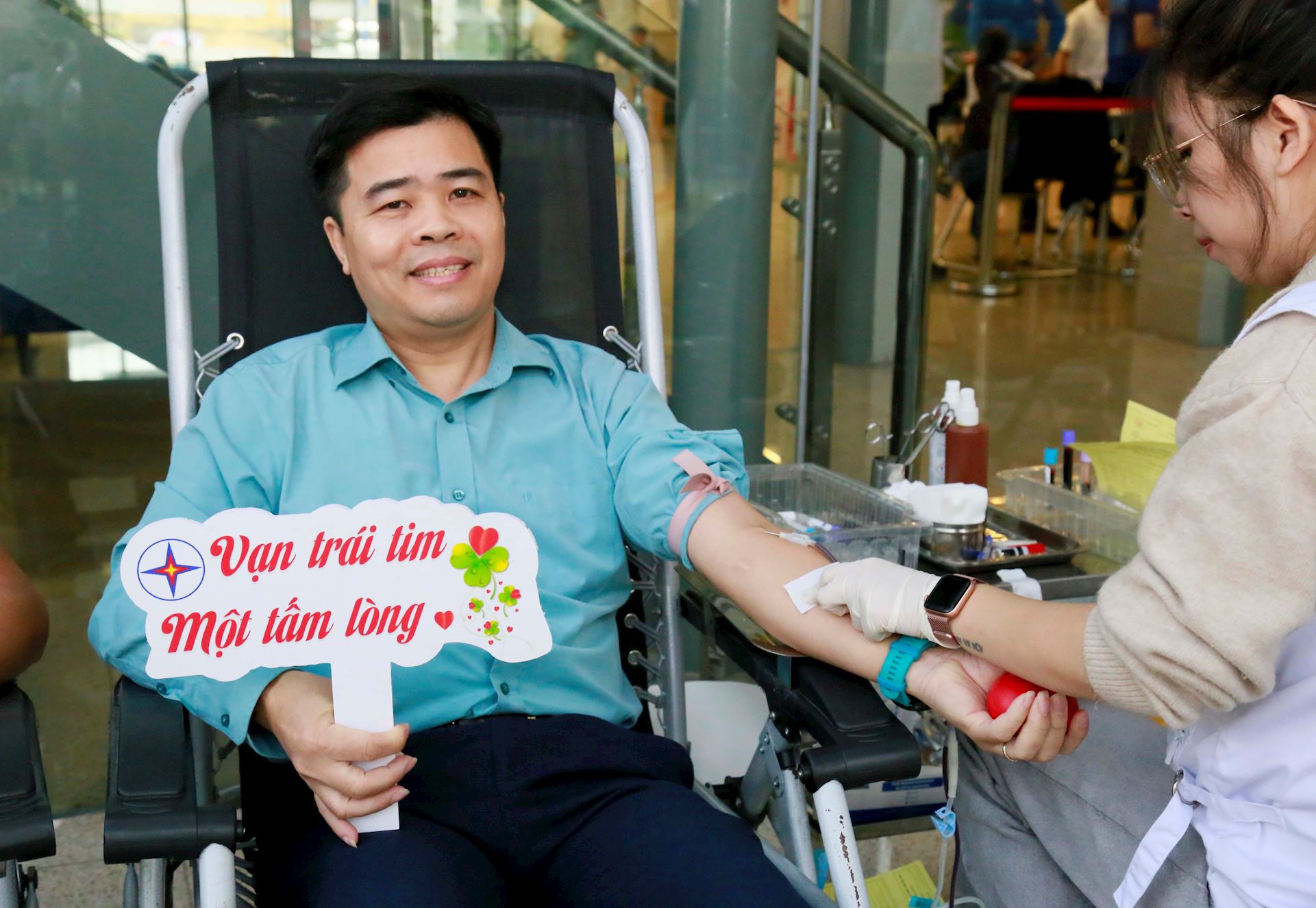 EVN triển khai chương trình hiến máu tình nguyện - Tuần lễ hồng EVN lần thứ XI 4