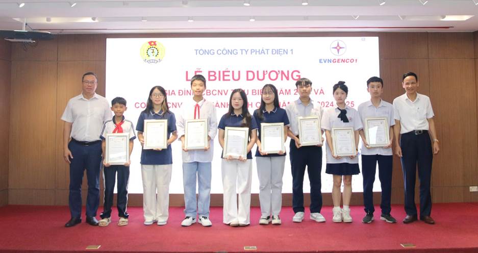 EVNGENCO1 tổ chức Lễ biểu dương gia đình CBCNV tiêu biểu và tuyên dương con CBCNV đạt thành tích xuất sắc năm học 2024–2025 2