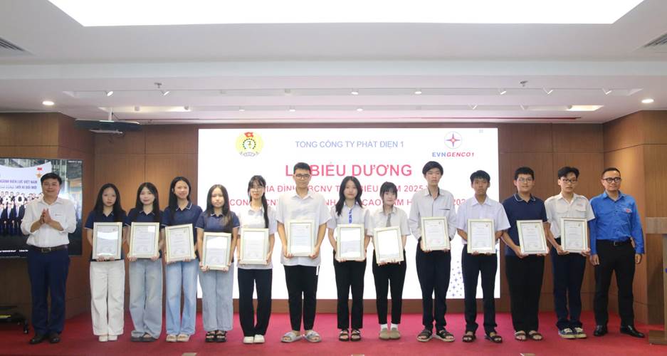 EVNGENCO1 tổ chức Lễ biểu dương gia đình CBCNV tiêu biểu và tuyên dương con CBCNV đạt thành tích xuất sắc năm học 2024–2025 5