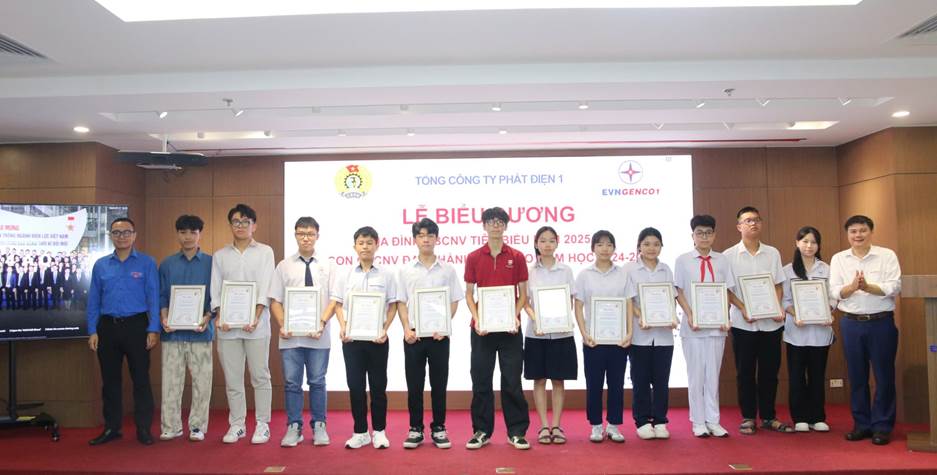 EVNGENCO1 tổ chức Lễ biểu dương gia đình CBCNV tiêu biểu và tuyên dương con CBCNV đạt thành tích xuất sắc năm học 2024–2025 6