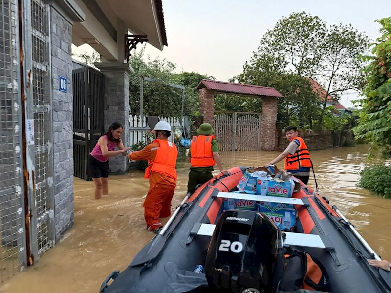 EVNHANOI hỗ trợ đoàn viên công đoan, người lao động bị thiệt hại do bão lũ