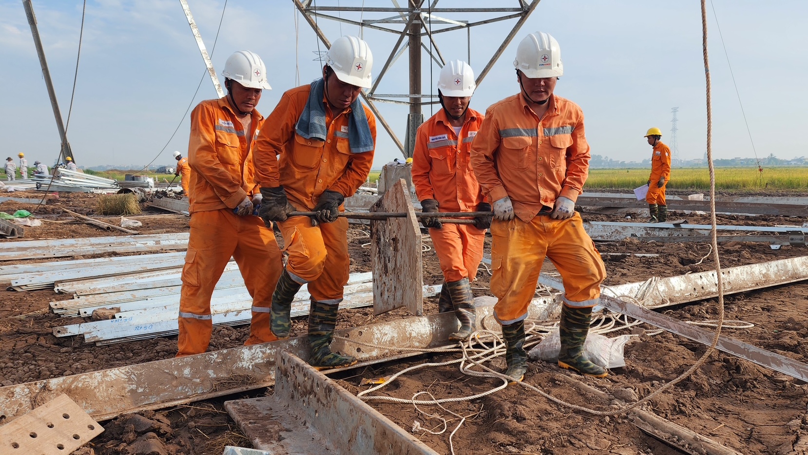 EVNHANOI hưởng ứng Ngày Quốc tế Lao động 1/5: Tôn vinh truyền thống, chăm lo người lao động 1