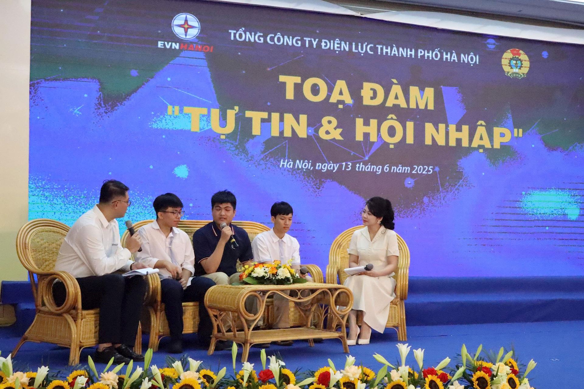 EVNHANOI tổ chức Lễ biểu dương khen thưởng con CBCNV có thành tích xuất sắc năm học 2024 – 2025 3